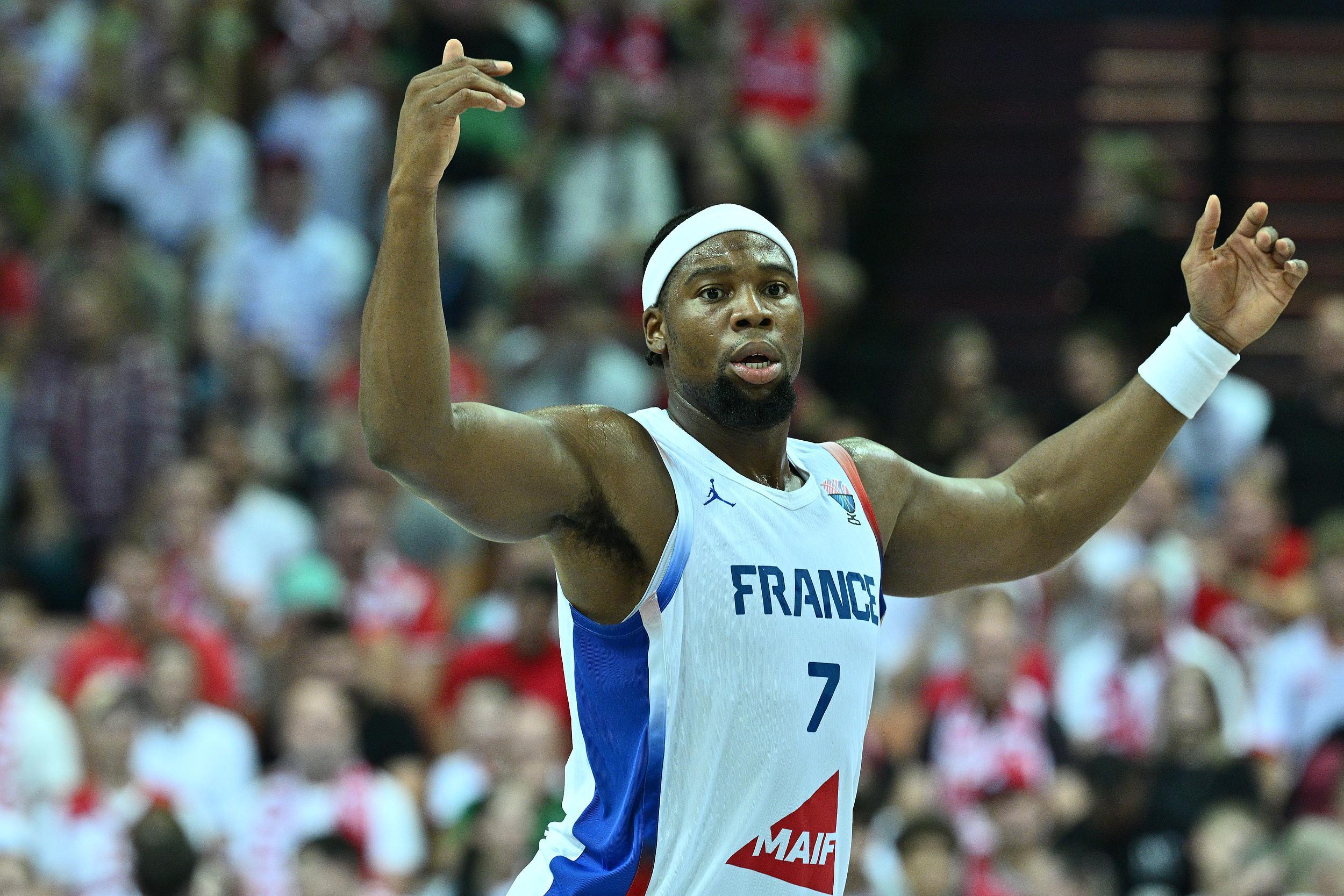 法国五次欧洲杯均击败波兰，今日再送对手小组赛首败